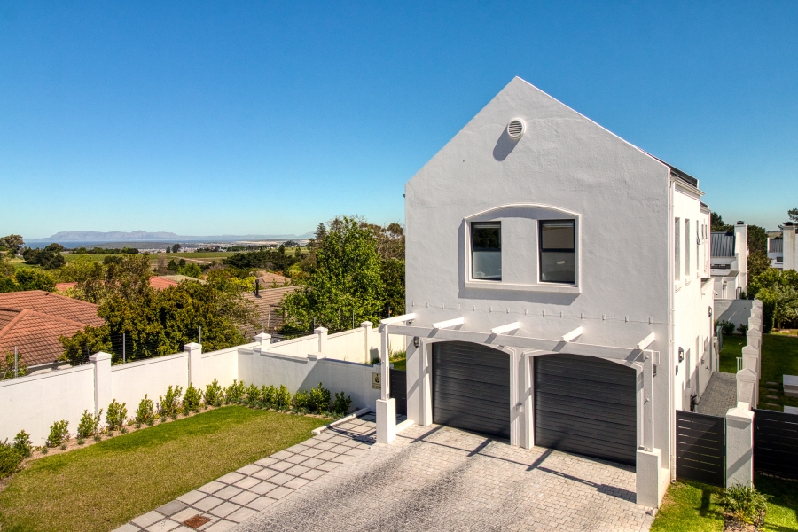 4 Bedroom Property for Sale in D’Stellen Estate Western Cape